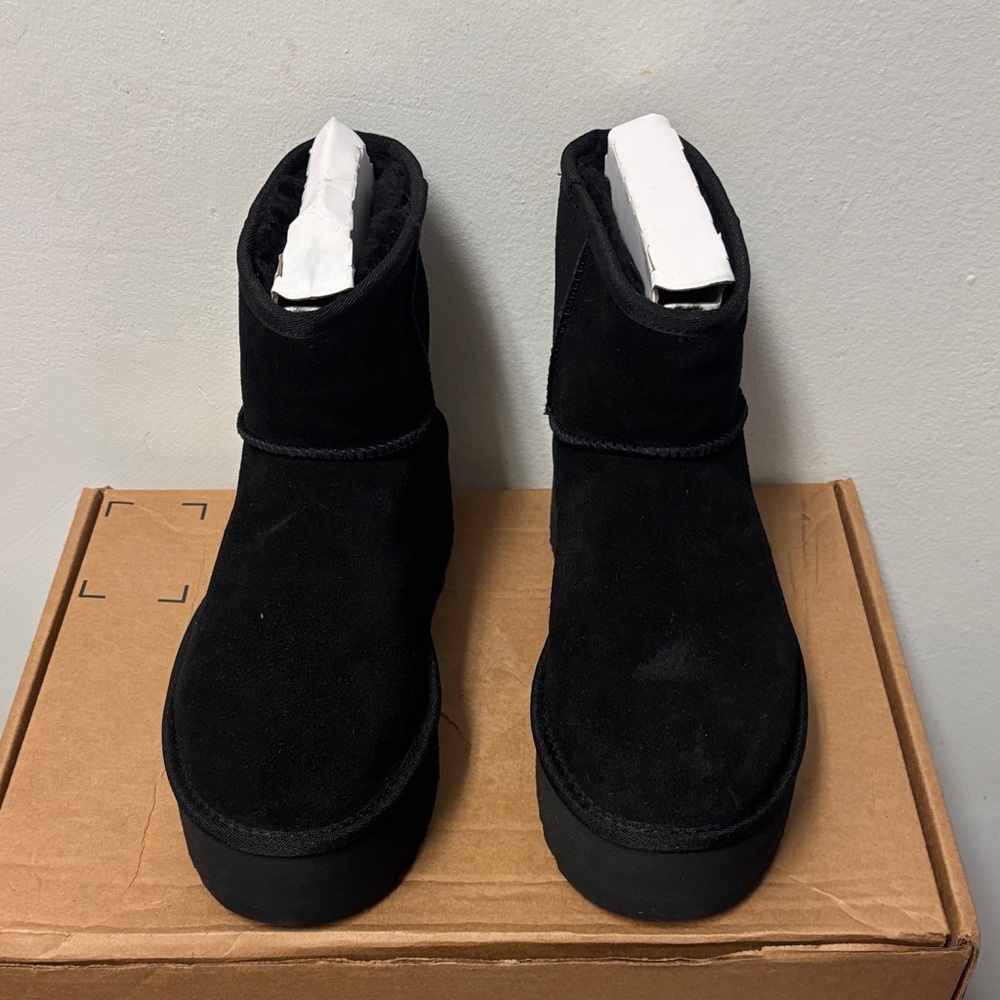 UGG CLASSIC Women's Black Suede Boots, New never used and perfect for Winter - Picture 3 of 8